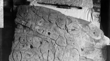 Encuentran mapa antiguo de Europa tallado en piedra
