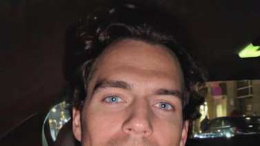 Henry Cavill es capturado con su nueva pareja en Londres (+Fotos)
