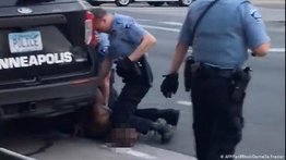 Instructor policial califica de "no autorizada" la inmovilización a Floyd