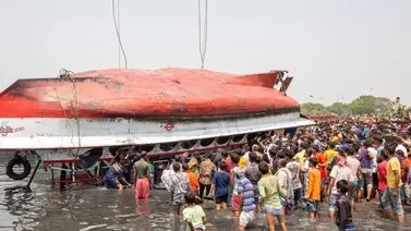 Aumentan a 34 los muertos tras hundirse un barco en Bangladesh