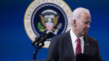 Biden planea convertir centros de detención en puntos para procesar migrantes