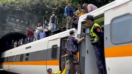 Descarrilamiento de tren en Taiwán deja al menos 48 muertos y decenas de heridos