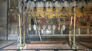 Jerusalén comienza el Jueves Santo con una misa temprana en el Santo Sepulcro