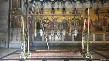 Jerusalén comienza el Jueves Santo con una misa temprana en el Santo Sepulcro
