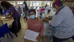 Johnson & Johnson enviará hasta 400 millones de vacunas COVID-19 a África
