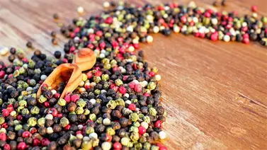 Tipos de pimienta y cómo usarlas Tipos de pimienta y cómo usarlas