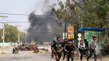 Aumentan a 91 los muertos durante las protestas de Birmania