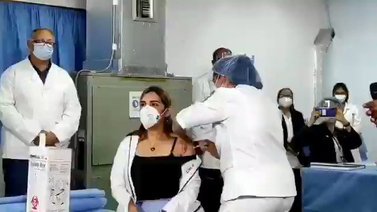 Personal de salud pide levantar veto a vacuna de AstraZeneca