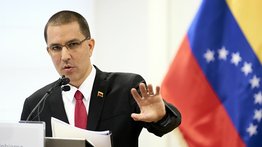 Arreaza acusa a Duque de crear "cortinas de humo" para ocultar "ataques contra Venezuela"