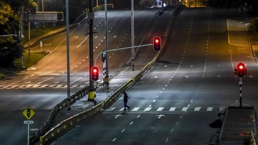 Toques de queda nocturnos en Colombia para prevenir aumento de COVID-19