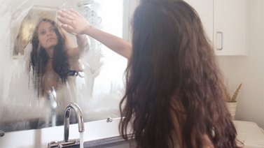 Evita que se empañe el espejo del baño