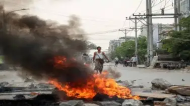 La junta militar birmana libera a un periodista de la BBC detenido La junta militar birmana libera a un periodista de la BBC detenido