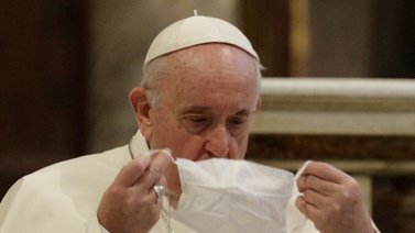 El papa Francisco denuncia que las mafias están explotando la pandemia