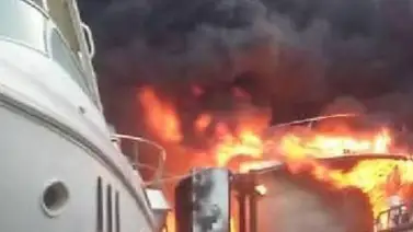 Embarcación sufre fuerte incendio en destacamento costero de Anzoátegui Embarcación sufre fuerte incendio en destacamento costero de Anzoátegui