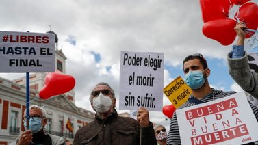 España aprueba definitivamente la ley que despenaliza la eutanasia