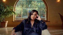 Demi Lovato dice que perdió la virginidad en una violación de adolescente