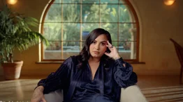 Demi Lovato dice que perdió la virginidad en una violación de adolescente