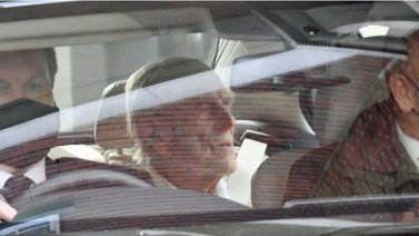 Príncipe Felipe de Inglaterra sale del hospital tras una intervención de corazón (+Fotos)