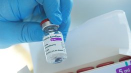EMA sobre vacuna de AstraZeneca: "Los beneficios siguen siendo mayores que los riesgos"