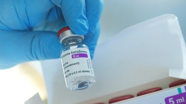 EMA sobre vacuna de AstraZeneca: "Los beneficios siguen siendo mayores que los riesgos"