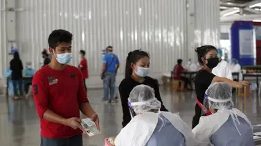 Tailandia pospone la vacunación con AstraZeneca tras dudas sobre seguridad Tailandia pospone la vacunación con AstraZeneca tras dudas sobre seguridad