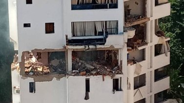 Explosión en residencias El Bosque deja cuatro heridos y daños en el edificio (+Fotos)