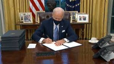 Biden firma el tercer rescate fiscal en EE.UU. contra la pandemia