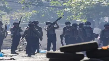 Al menos 10 muertos por la represión policial durante protestas en Birmania Al menos 10 muertos por la represión policial durante protestas en Birmania