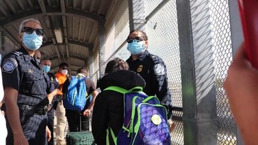 Arrestos en la frontera se dispararon en febrero tras la llegada de Biden