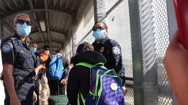 Arrestos en la frontera se dispararon en febrero tras la llegada de Biden
