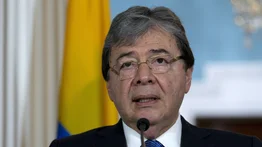 Ministro colombiano de Defensa llama "máquinas de guerra" a niños reclutados