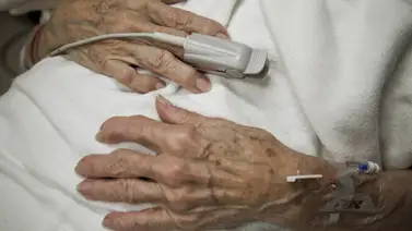 Extraño efecto secundario de COVID-19 que le dio a un anciano antes de morir Extraño efecto secundario de COVID-19 que le dio a un anciano antes de morir