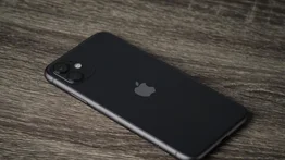 Una mujer recupera su iPhone en funcionamiento tras permanecer seis meses en el fondo de un lago (VIDEO, FOTO)
