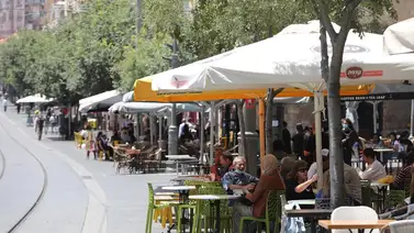 Israel reabre cafés, bares y restaurantes, con privilegios para vacunados Israel reabre cafés, bares y restaurantes, con privilegios para vacunados