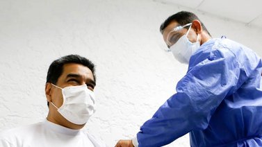 Maduro recibe primera dosis de vacuna rusa Sputnik-V