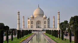 Policía evacúa el Taj Mahal en India por aviso de bomba
