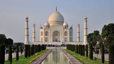 Policía evacúa el Taj Mahal en India por aviso de bomba Policía evacúa el Taj Mahal en India por aviso de bomba