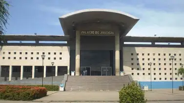 Fiscalía acusa a mujer por asesinato de su padre Fiscalía acusa a mujer por asesinato de su padre