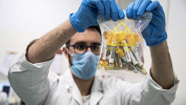 Italia se convierte en el primer país UE en prohibir exportación de vacunas