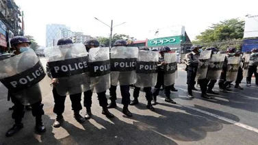 Birmanos vuelven a desafiar en la calle la represión de la junta militar