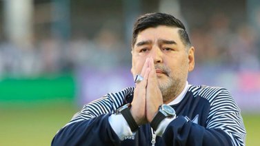 Exesposa de Maradona dice que estaba "secuestrado" por su abogado