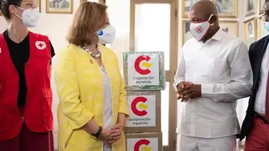 España dona en Guinea 100.000 euros y material sanitario contra el ébola España dona en Guinea 100.000 euros y material sanitario contra el ébola