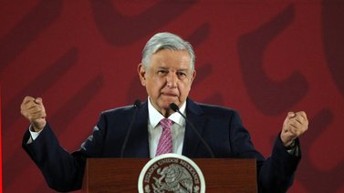 López Obrador pide a EE.UU. "respetar" su polémica reforma eléctrica