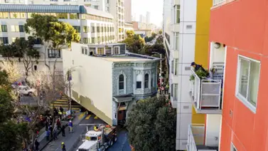 Una casa circula por las calles de San Francisco hacia su nueva dirección (VIDEO) Una casa circula por las calles de San Francisco hacia su nueva dirección (VIDEO)