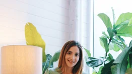 Todo sobre el Yoga en libro bilingüe escrito por venezolana
