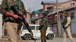 Pakistán e India se comprometen a respetar el alto el fuego en sus fronteras