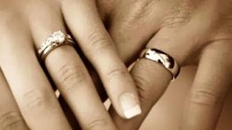 Tradiciones más curiosas en el mundo respecto al anillo de compromiso