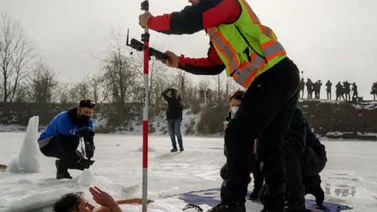 Atleta rompe el récord mundial en apnea con 80,9 metros bajo hielo