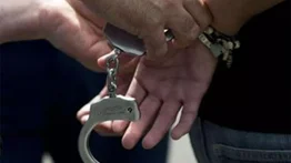 Detienen a hombre que hurtaba teléfonos de pasajeros en camioneticas