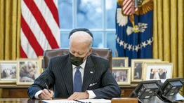 Biden impulsa ayudas a los negocios más pequeños o dirigidos por inmigrantes